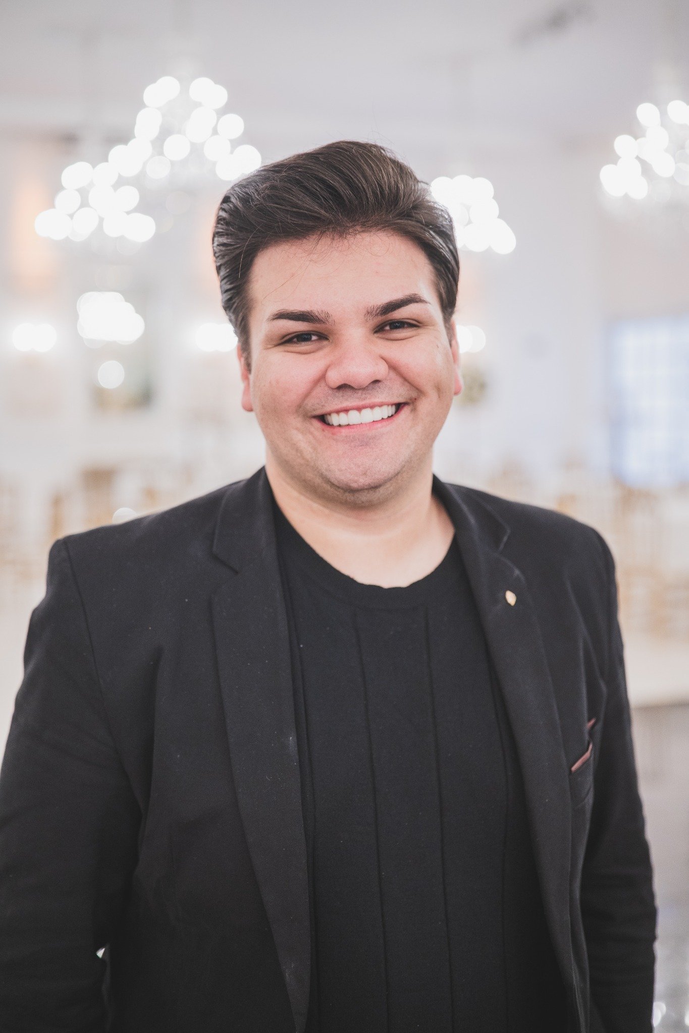 Retrato de Josias Faria, fundador e diretor estratégico da Ápice Noivas